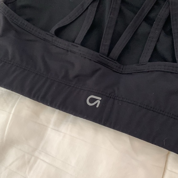 GapFit Cross-Strap Sports Bra - Picture 4 of 4